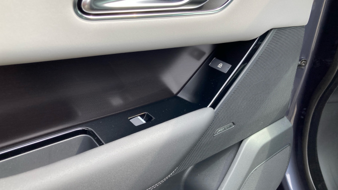Land Rover Range Rover Velar 3.0 D300 MHEV Belgravia Edition Satin 5dr Auto Diesel Estate - Image 55